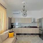 Dora - Spacious 3 Bedrooms 3 Baths, Private Parking, 10 Min Pansiyon