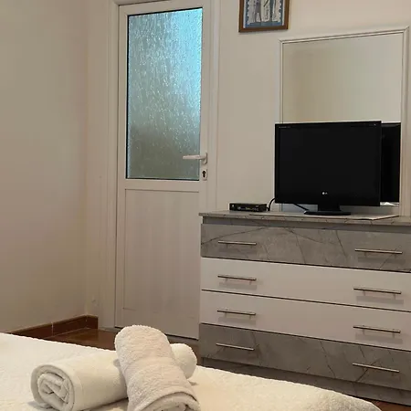 Dora - Spacious 3 Bedrooms 3 Baths, Private Parking, 10 Min *