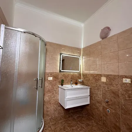 Homestay szállás Dora - Spacious 3 Bedrooms 3 Baths, Private Parking, 10 Min *