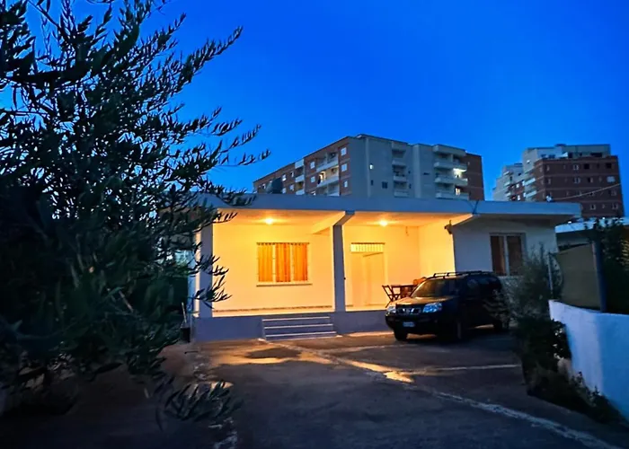 Dora - Spacious 3 Bedrooms 3 Baths, Private Parking, 10 Min