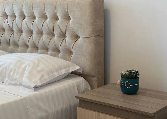 Dora - Spacious 3 Bedrooms 3 Baths, Private Parking, 10 Min Séjour chez l'habitant Vlorë