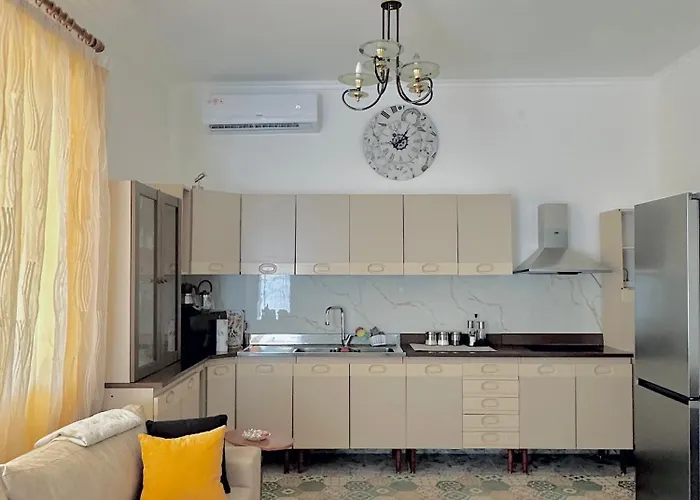 Dora - Spacious 3 Bedrooms 3 Baths, Private Parking, 10 Min Séjour chez l'habitant