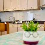 Dora - Spacious 3 Bedrooms 3 Baths, Private Parking, 10 Min *