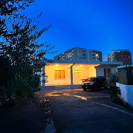 Dora - Spacious 3 Bedrooms 3 Baths, Private Parking, 10 Min