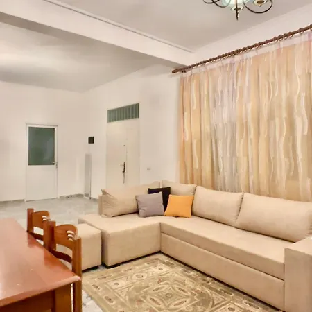 Privatunterkunft Dora - Spacious 3 Bedrooms 3 Baths, Private Parking, 10 Min