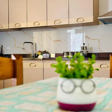 Dora - Spacious 3 Bedrooms 3 Baths, Private Parking, 10 Min *