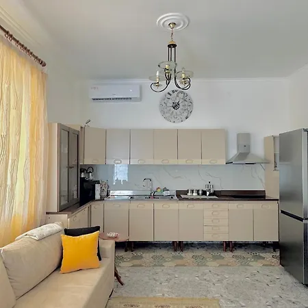 Dora - Spacious 3 Bedrooms 3 Baths, Private Parking, 10 Min Privatunterkunft