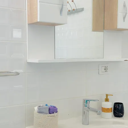 Privatunterkunft Dora - Spacious 3 Bedrooms 3 Baths, Private Parking, 10 Min