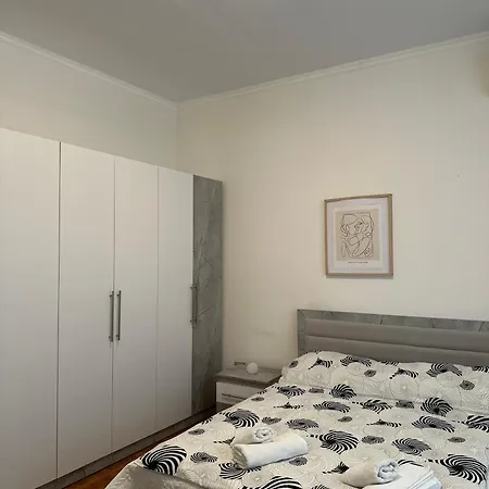 Dora - Spacious 3 Bedrooms 3 Baths, Private Parking, 10 Min Privatunterkunft *