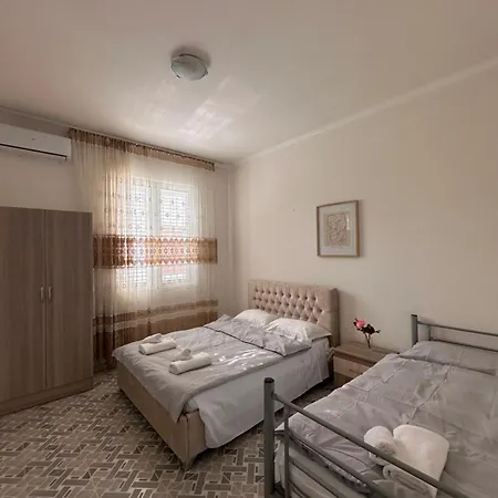 Dora - Spacious 3 Bedrooms 3 Baths, Private Parking, 10 Min * Vlorë