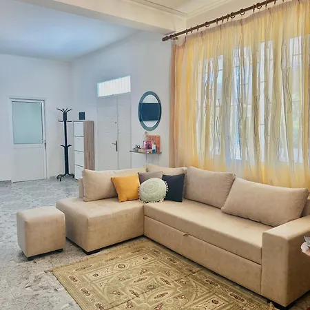 Dora - Spacious 3 Bedrooms 3 Baths, Private Parking, 10 Min