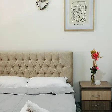 Dora - Spacious 3 Bedrooms 3 Baths, Private Parking, 10 Min Privatunterkunft