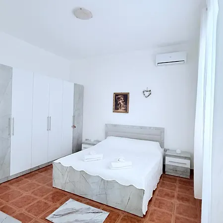 Alloggio in famiglia Dora - Spacious 3 Bedrooms 3 Baths, Private Parking, 10 Min *