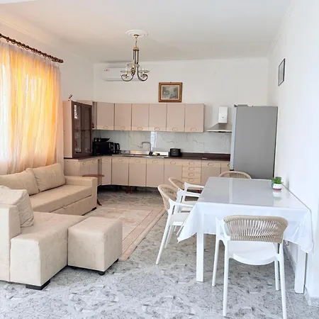 Dora - Spacious 3 Bedrooms 3 Baths, Private Parking, 10 Min Alloggio in famiglia