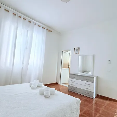 Dora - Spacious 3 Bedrooms 3 Baths, Private Parking, 10 Min