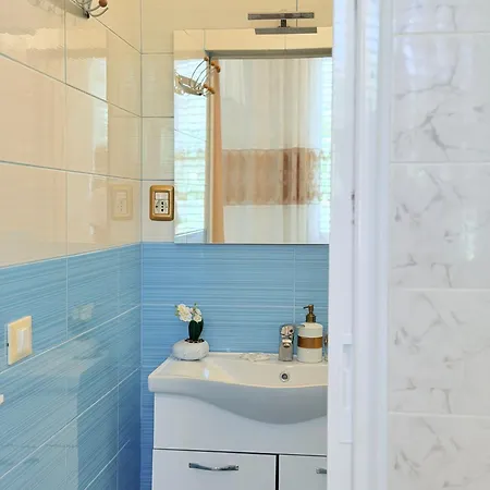 Privatunterkunft Dora - Spacious 3 Bedrooms 3 Baths, Private Parking, 10 Min Vlorë