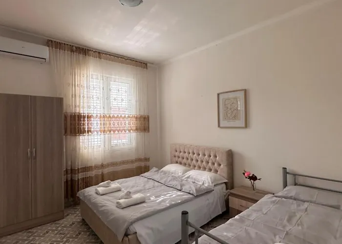 Dora - Spacious 3 Bedrooms 3 Baths, Private Parking, 10 Min * Vlorë